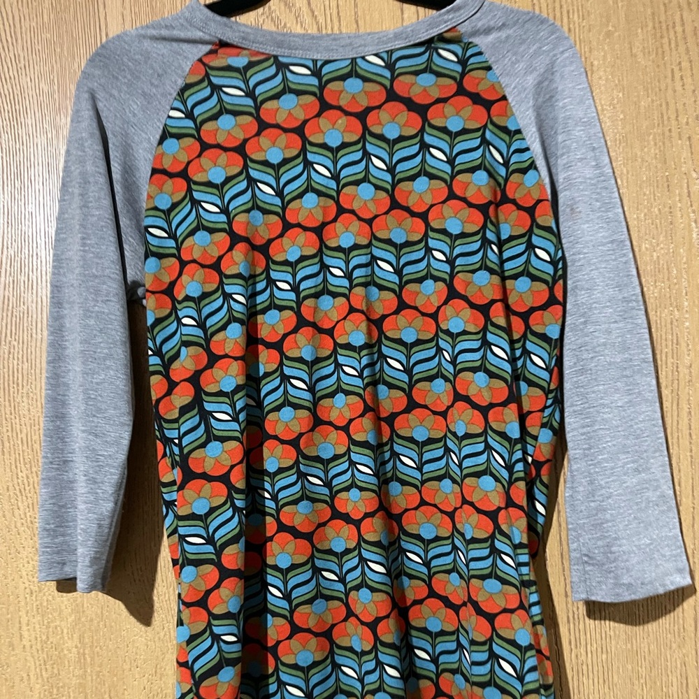Raglan top form LuLaRoe